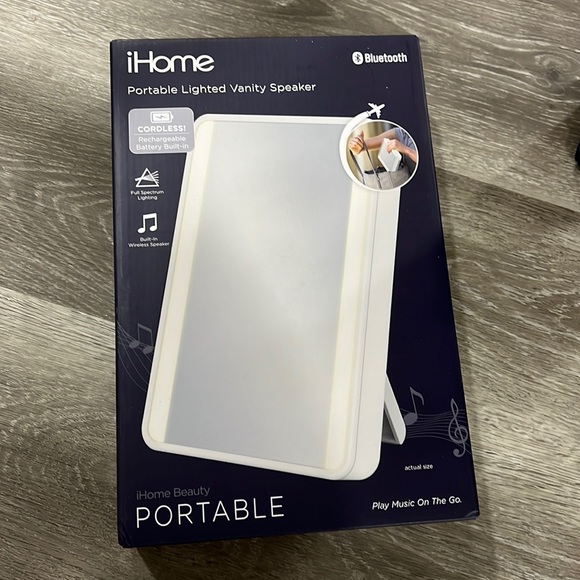 iHome portable lighted vanity speaker
